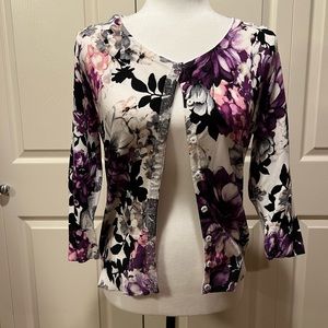 Beautiful floral pattern 3/4 sleeve White House Black Market cardigan